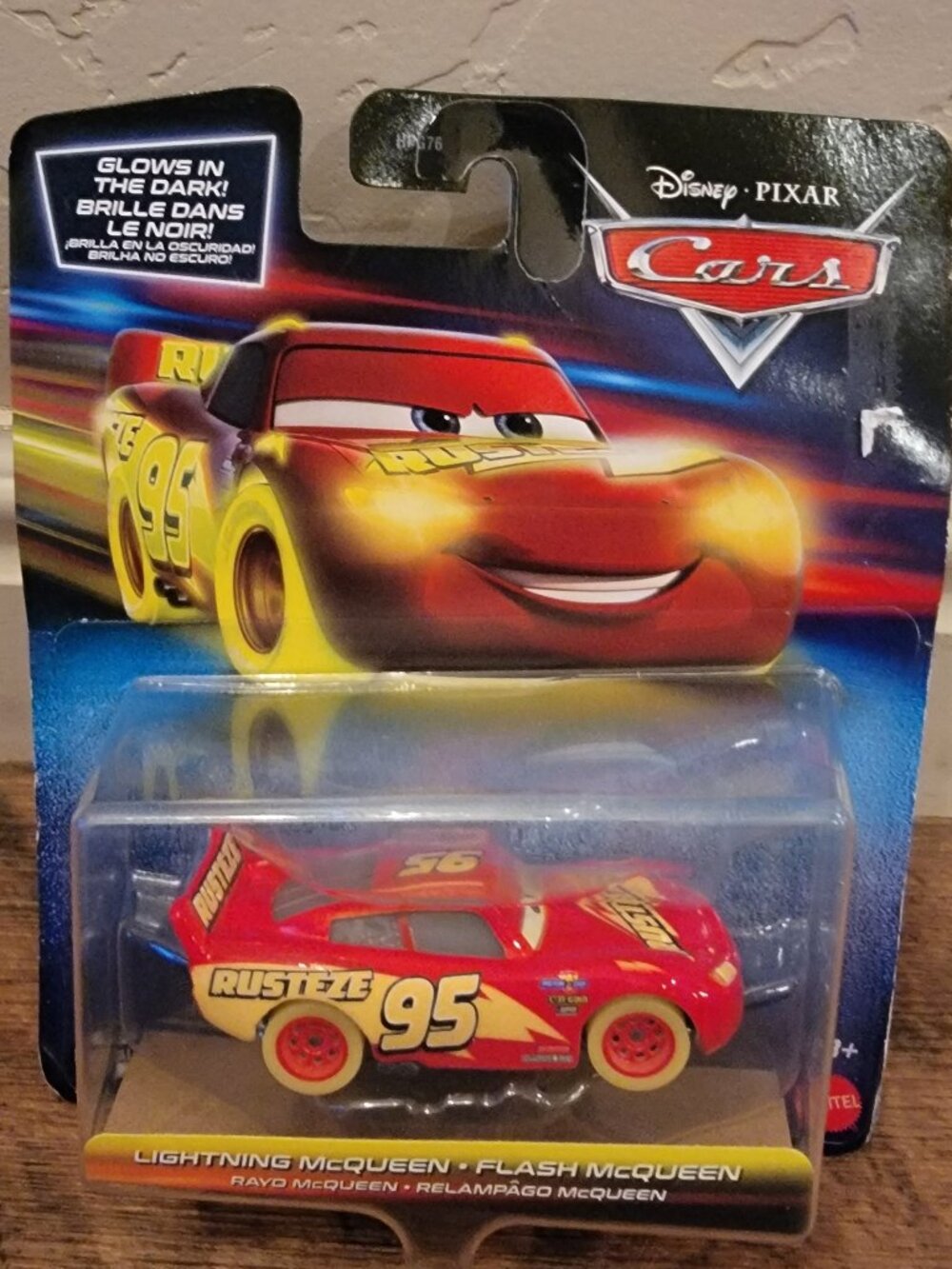 Disney PIXAR Cars Glow Racers Lightning McQueen
